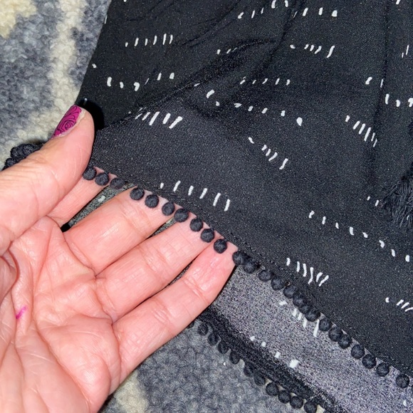 Black romper / white pattern romper - Picture 5 of 8